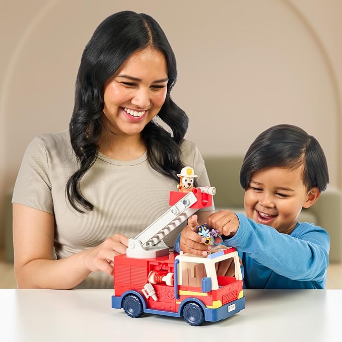 その他 BLUEY FIRETRUCK Walmart Exclusive: Bluey Fire Truck Playset with Firefighter