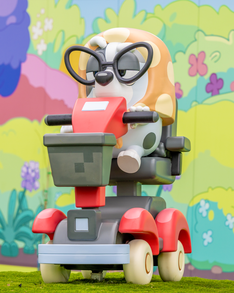 Granny Muffin Statue at Alton Towers